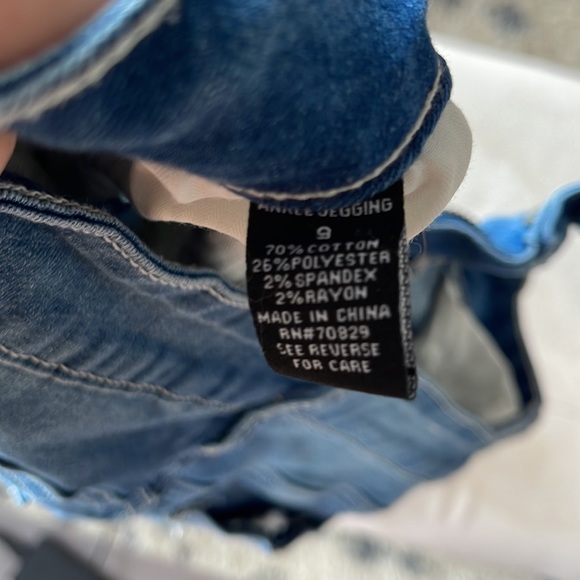 Rue21 size 9 Women Jeans Distress Mid Rise Ankle Jeggings - Picture 3 of 4